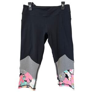 Trina Turk Recreation, Activewear Capris Black, Gray & Floral With Hidden Pocket